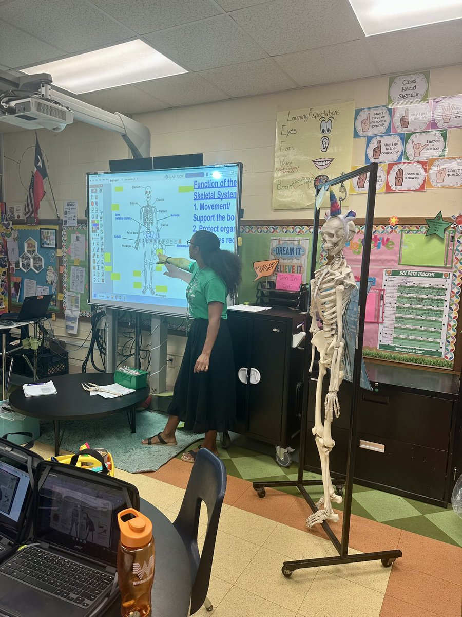 JanaeCapshaw's tweet photo. Science enrichment after the STAAR? Yes please! Awesome job Mrs. Byrd and 5th grade scholars! 🤩 #LANlevelup @LANSchools @rogers_buchana @pdilley5 https://t.co/snrMRdj8C9