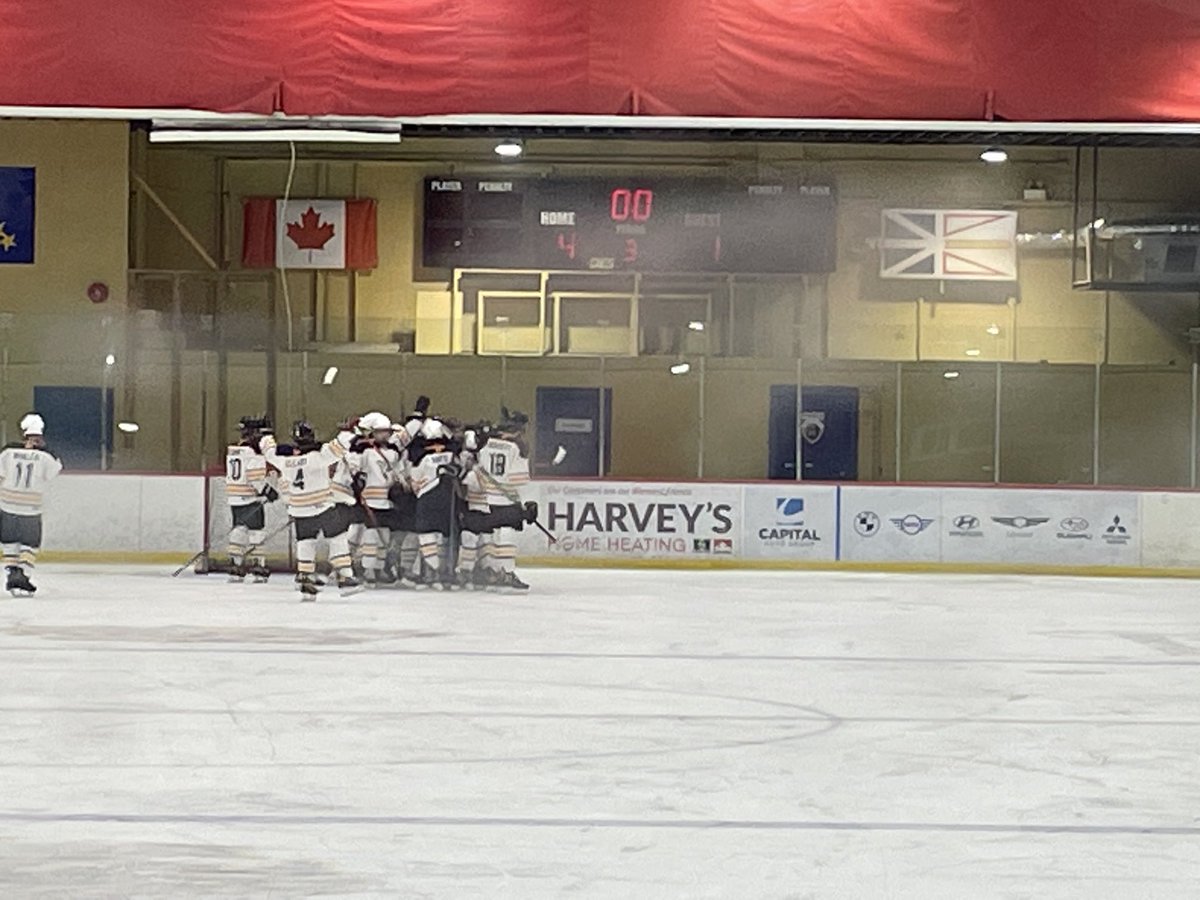 Great start to the Boyle Trophy Memorial with a 4-1 win over WVH🥳⁦<a href="/StBonaventures/">St. Bon's 🇨🇦</a>⁩ ⁦<a href="/StBonsAthletics/">St. Bon's Athletics</a>⁩ ⁦<a href="/bonshockey/">StBonsHockey</a>⁩