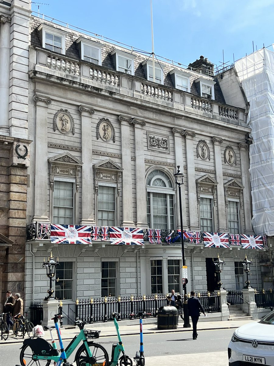 CONWAYCONF's tweet image. Can you name this building in London? It’s one of the most exclusive clubs in the world. #LuxuryTravel #travel