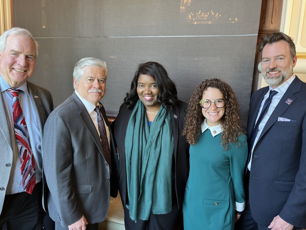 HarperCollege's tweet photo. All smiles at @ILcctrustees Lobby Day where we honored the great work of Illinois community colleges! 👏 

@GovPritzker 
@StateRepCrespo
@RepMBC 
@DeliaRamirezIL 
@rep_nabeelasyed 
@CastroforIL22 https://t.co/euw1S6sjBy