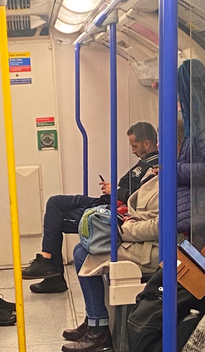 Harri🌙 tweet media