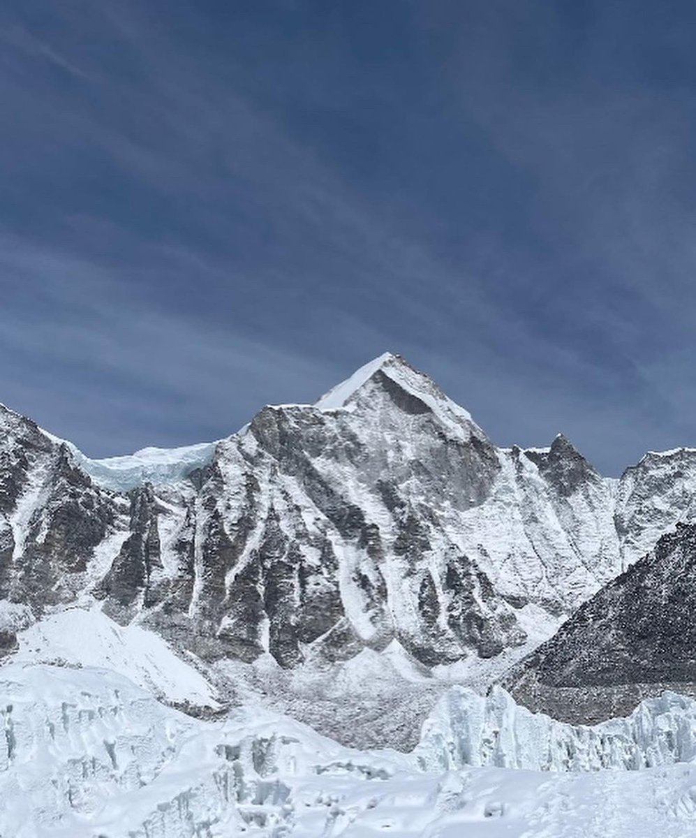 BuildingHomes4H's tweet photo. Despite facing long lines due to hundreds of porters, @KirstieEnnis and her team persevered through the ice fall route and encountered around 9 ladders, some of which required Jumaring to navigate. #Everest #Everest2023 #KEClimbs https://t.co/3Vb6sAc8RZ