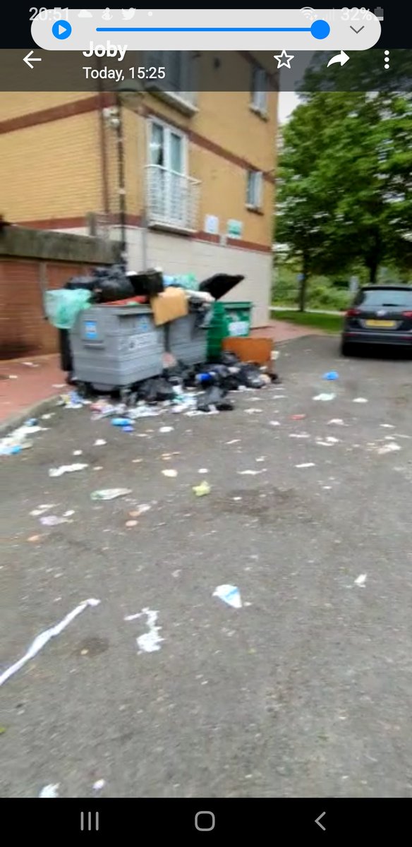 Maxx731's tweet photo. @SDoughtyMP @PrifWeinidog
This is an ongoing issue for years, residents living in a cul de sac in Cardiff Bay.
Living amongst a rubbish tip, teaming with rats and filth, a very short distance from the million pound homes , Ignored and placated by social housing, local councillors https://t.co/1XT23nwrvH