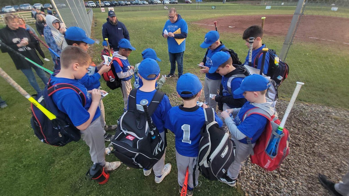 ACBLeague's tweet photo. Shout out to @Topps & @LittleLeague @district2ohioLL #RipParty https://t.co/N3sn8QFIR9
