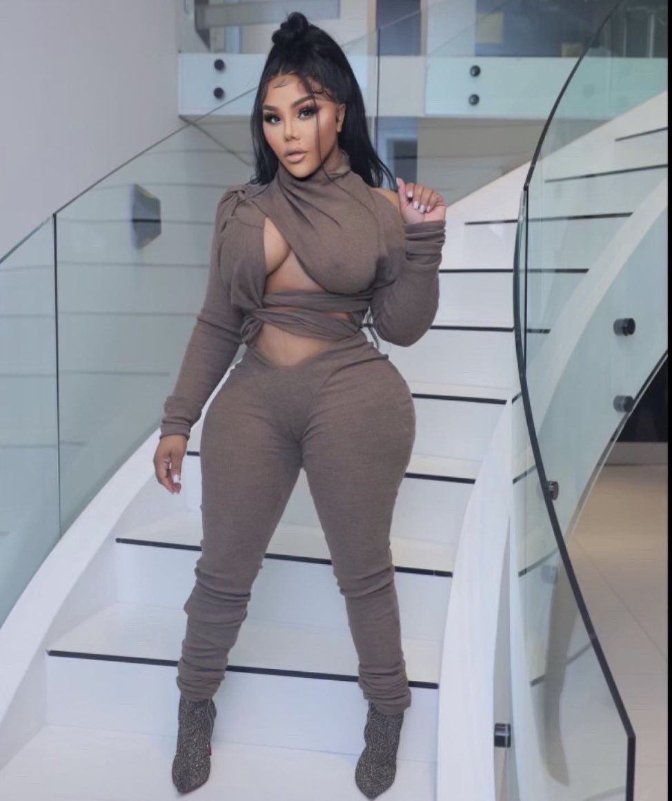 RicMond21's tweet photo. #Kimiscoming @LilKim 🔥 🔥 🔥 https://t.co/rXQ3n6zfuZ