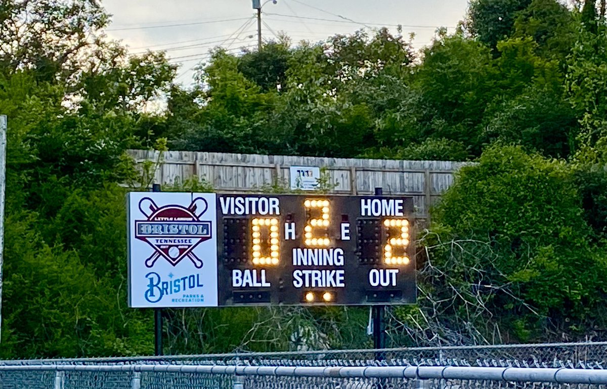 RockCowboyPhil's tweet photo. Fun & Games at early evening Little League Softball 🥎🥎🥎 #GoodFriendsGoodTimes 🇺🇸 https://t.co/vqUaj1NIRw