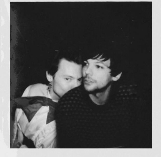 ccauslarry's tweet photo. ꒰  ✎✎ ••↳ Holaa!!, somos un cc de AU'S LARRY. Acá recomendamos au's conocidos y no tan conocidos, hacemos encuestas, compartimos el contenido que necesites para tus au's y subimos conceptos.
Den Rt para que le llegue a más personassss porfisss. :◦✩ https://t.co/23KSb1kGUM