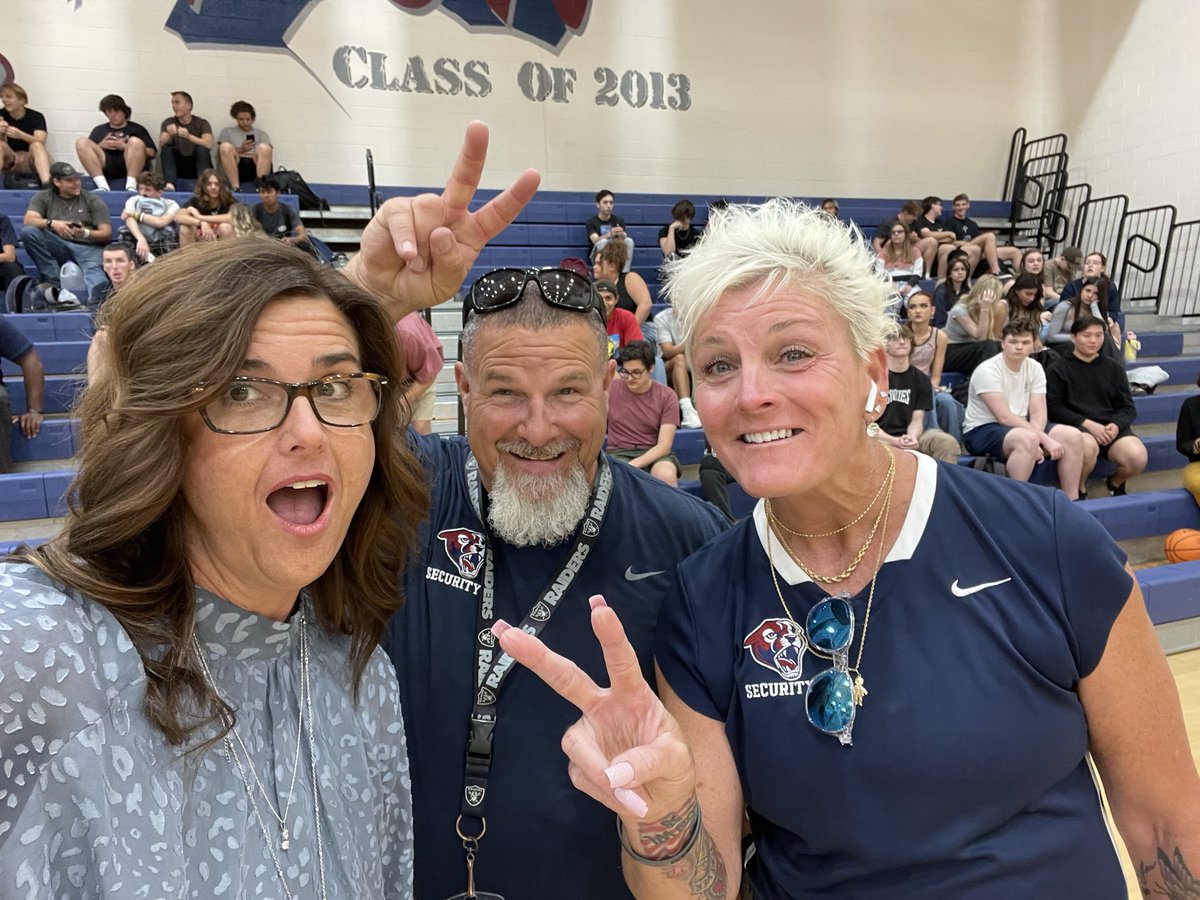 sduane24's tweet photo. When your principal gets your phone.
#DontHandYourPhoneOff
#PerryFam
@perry_pumas @PerryPumas07 https://t.co/H0T3KFlxrp