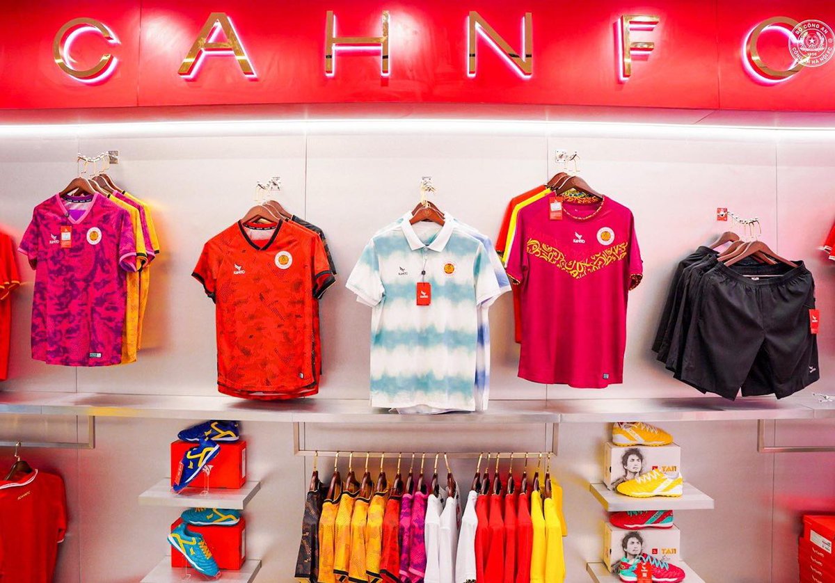 VNSportsnews's tweet photo. Let's take a look at the new showroom of Hanoi Police FC will be inaugurated and opened this morning - May 5th 2023.

#hanoipolicefc #vleague #vsn #clubshop https://t.co/VpwHPBORqq