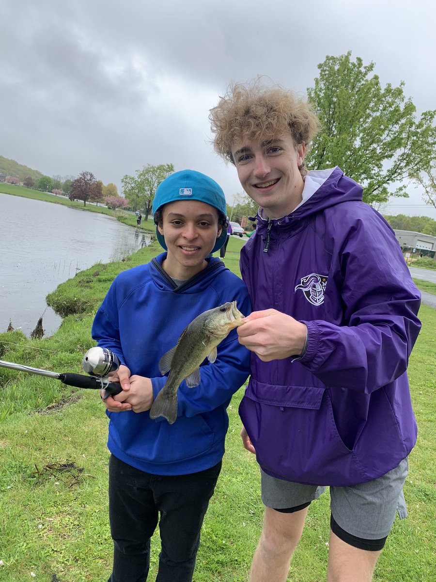 the_real_coachT's tweet photo. Awesome day fishing with our Unified students and members of MW athletic club! A special thank you to Officer Schneider and the @NYSDEC for coming out and helping our students have a successful fishing adventure 🎣! @MWathletics_ @SectionIXSports @MWschools https://t.co/55Dod1M197