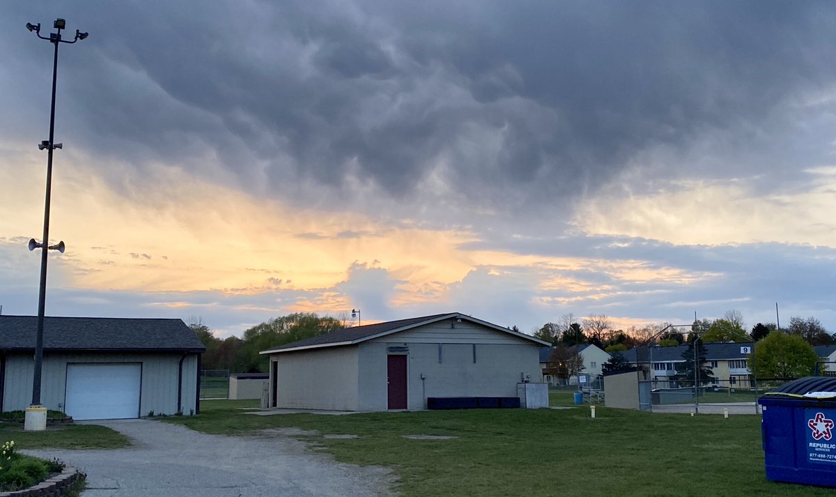 Todd_Cox's tweet photo. Beautiful night at the baseball fields ⁦@WOODTV⁩ ⁦@ellenbacca⁩ ⁦@bsteffen⁩ https://t.co/6rMbKzsVO0