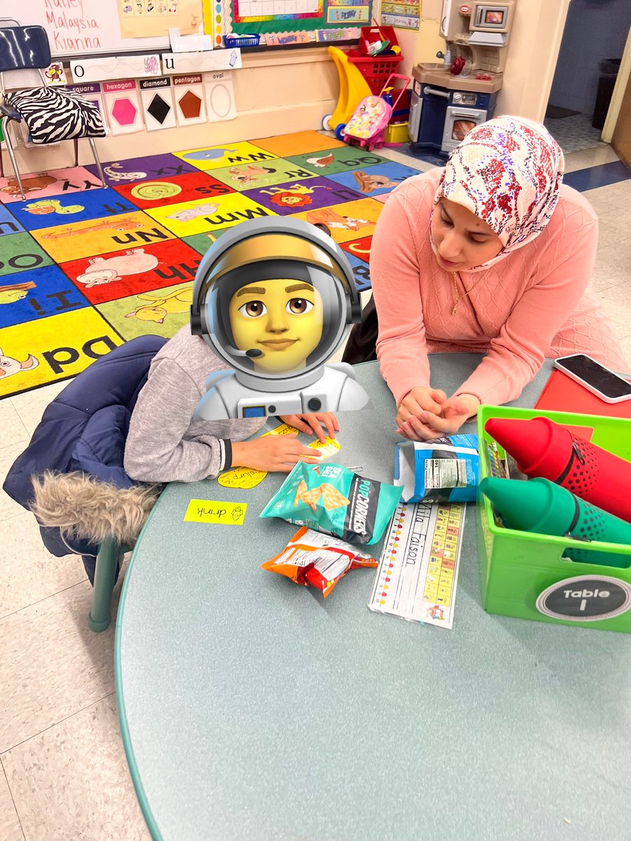 MrsMoschella's tweet image. Reading Night at School 5️⃣ was a BLAST 💥 🛸 Thank you to all the teachers who made this night Out Of this World 🚀! Thank you to all of our School 5️⃣ parents and students for joining us on this space mission! #RTIReading #Tier3 #ReadingNight @School5Bulldogs @BPS_RTI
