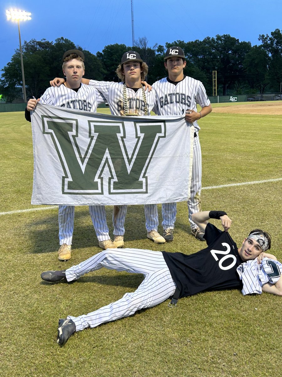 Gators advance! 

Bryce Craft with a big Sac Fly in the 6th to score Grant Mitchell. Gators hang on to win 4-3! 

Brayden Collins: 5.1 IP, 1 ER, 4 K
Ty Agner: 1.2 IP, 0 H, 0 R, 1 K

#Humbabe #FlyTheW