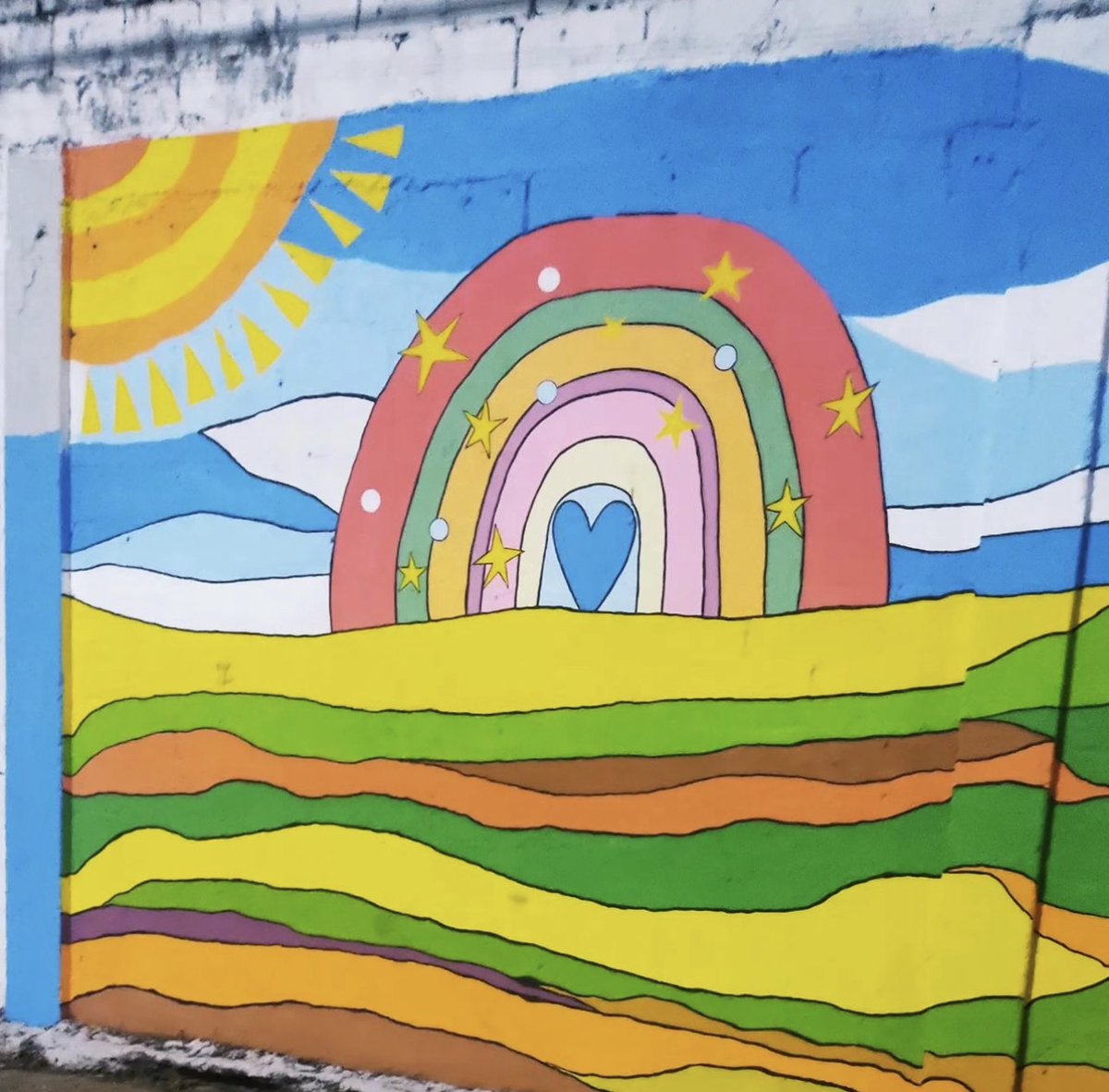 EdoSanabria's tweet photo. Que mejor que el arte para expresar lo que llevamos dentro. Y si lo que se lleva dentro es bello, pues belleza es lo que se obtendrá. Tal es el caso de este Mural, realizado por @vidaasperger en El Tigre, 

El arte es sublime, subjetivo. No tiene que parecerle lindo a todo el mundo.  Hay gente que puede expresar su opinión de manera respetuosa y otra de manera cruel y miserable. Es el reflejo de lo que se lleva dentro

Por más Murales así. 
Por más  espacios de inclusión, 
respeto,  tolerancia y aceptación 

Solo a través de la educación podemos  sensibilizar ante la condición diferente de los demás.

#Asperger