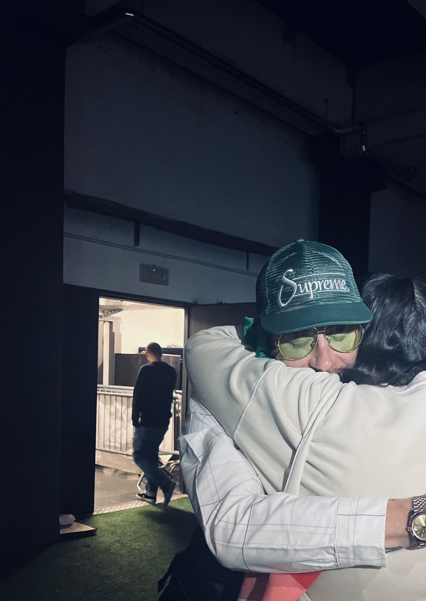shemustsmile's tweet photo. 💚 @macklemore #bentour #alcatraz #Milan https://t.co/tdmzrmPVin