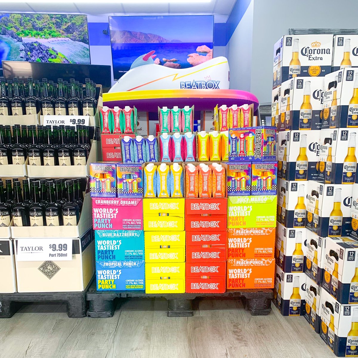BeatboxBevs's tweet photo. 💸💸It’s #ThirstyThursday! Quote this tweet and tag a friend you’d share a BeatBox with and we’ll @CashApp 10 of you $20 for a store run to make it happen ✅ Don’t forget to leave that $cashtag and use #BeatBoxBeverages 🔥 https://t.co/vc42TGMFcU
