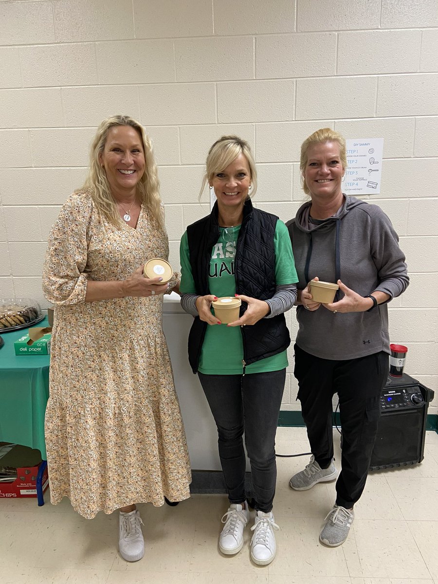 pto_mhs's tweet photo. Cincy Sammies Sandwich Day! We 💚you staff! #masoncomets #cincysammies https://t.co/LfhYem5JSk