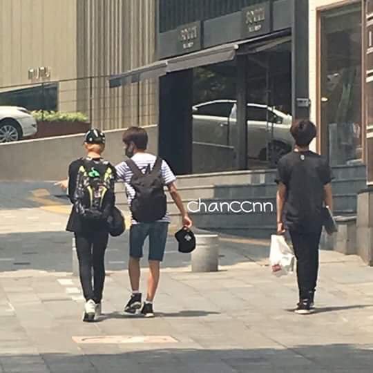 mommyofjenjaem's tweet photo. กาลครั้งหนึ่งนานมาแล้ว จีซอง อินจุน แจมินเคยออกไปซื้อของด้วยกันตอนเป็นยังไม่เดบิวต์ ใช่ คนตรงกลางคืออินจุน ใช่ค่ะ อินจุนเคยสูงกว่าแจมินกับจีซอง!! 😭✌🏻🍼 https://t.co/fPpKpndRbB