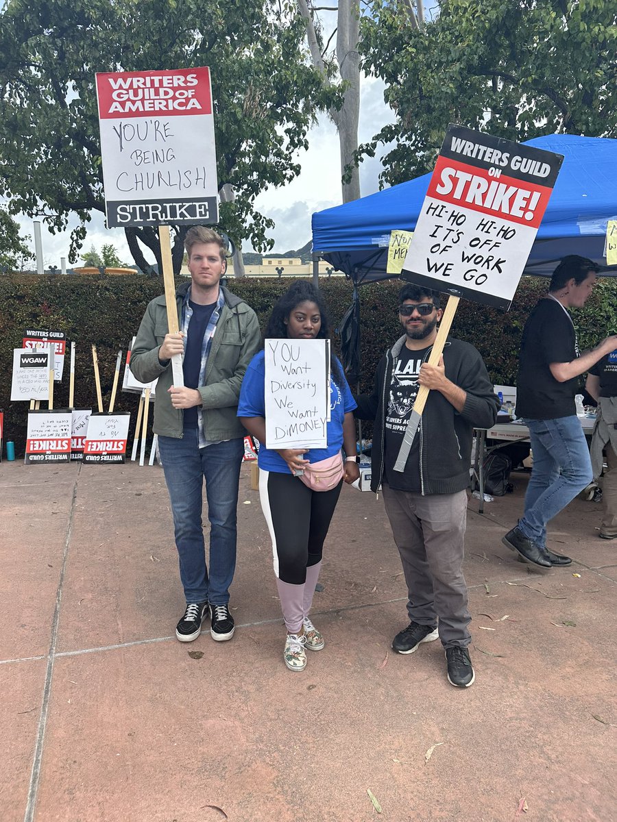 GiveThemDiamond's tweet photo. Day three #wgastrike #westandwithWGA #MayThe4thBeWithYou https://t.co/UlDbO9olD5