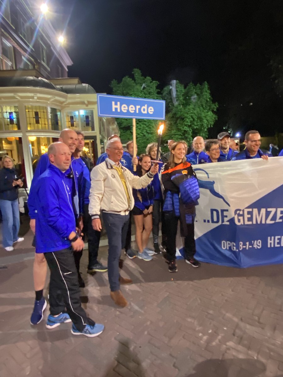 Vanavond in Wageningen de Heerdese Gemzen uitgezwaaid. Om 9.00 steken we in Heerde het bevrijdingsvuur aan.