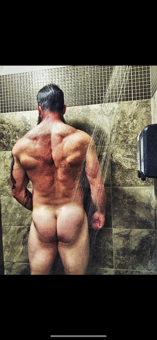 Pass me the soap? https://t.co/8m1x6fMzaq