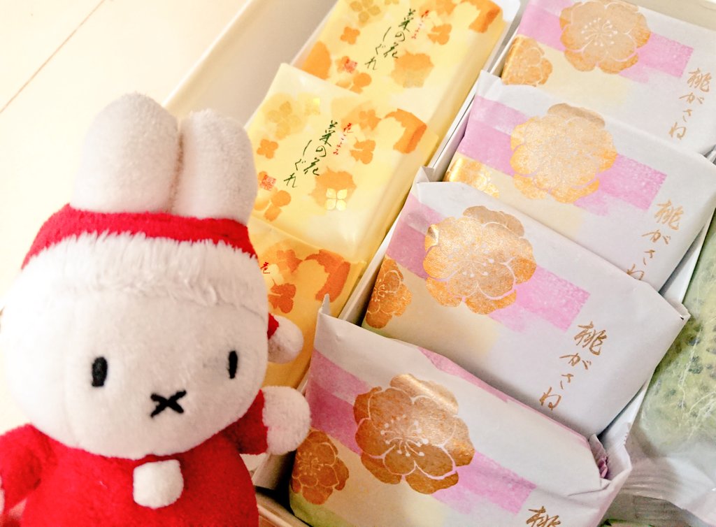 和菓子がたくさんとどいたよ❤️🐰

みんなもどうじょ～💕🍵🐰