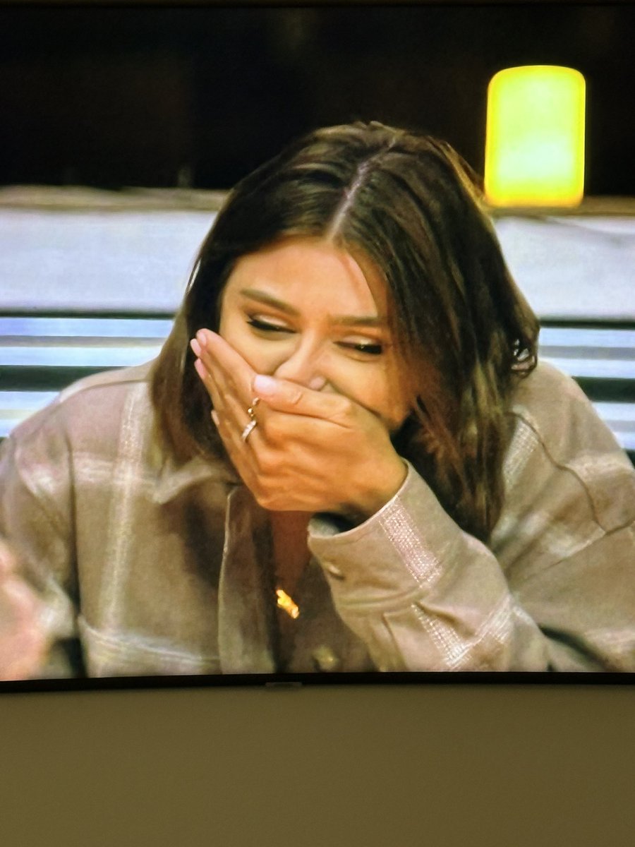 daliabuchanan_'s tweet photo. Is this Brock’s hand?! Lmao big ass hands #PumpRules #Scandoval https://t.co/URmVS54XxS