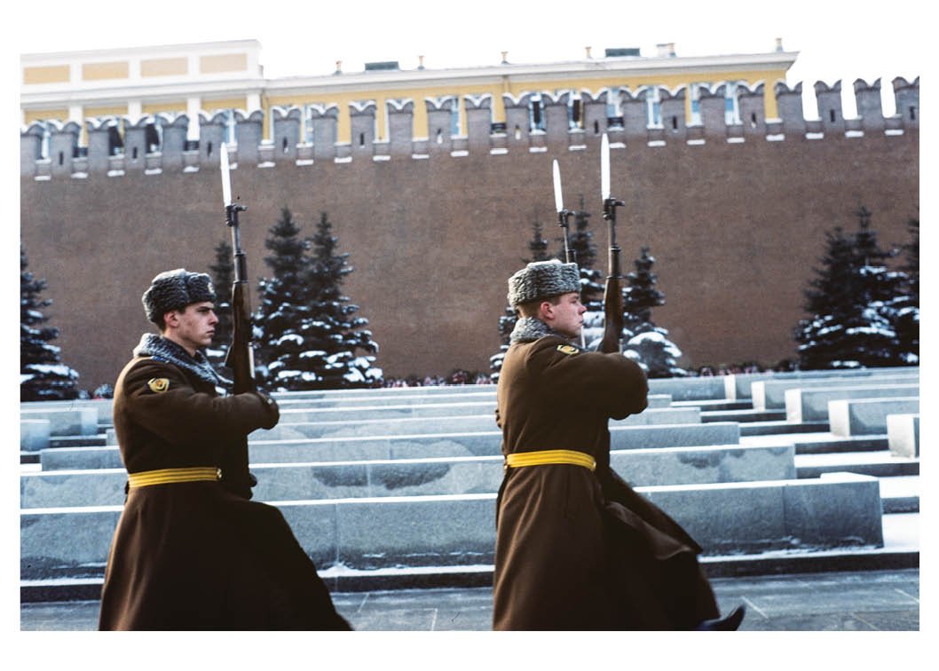 New from Café Royal Books - Neil Martinson - Moscow. Leningrad, December 1984. 'Through Intourist I went to Moscow and Leningrad (now St Petersberg) for New Year 1984.' caferoyalbooks.com/international/… #Photography