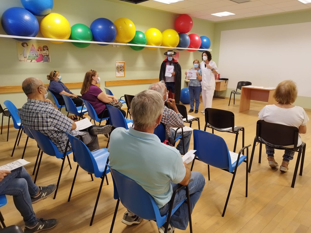 CentroDoctoral's tweet photo. Seguimos con la #Comunidad, como cada jueves con las personas que tienen #diabetes. Hoy taller sobre Conceptos Generales de la Diabetes, #enfermeras ocupadas en empoderar a nuestros usuarios en #prevención y #promoción de la salud #CSDoctoral
#GAPGC https://t.co/QvN53U61lG