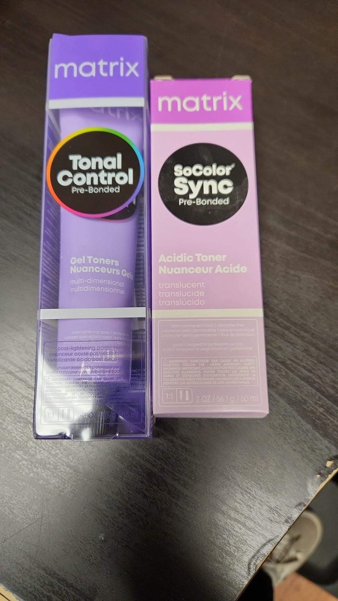 Julsterthegreat's tweet image. Hello! Hairstylists! I was wondering if I am able to mix these colours or should I keep them separate? #MATRIX #MATRIXCOLOR #TONALCONTROL