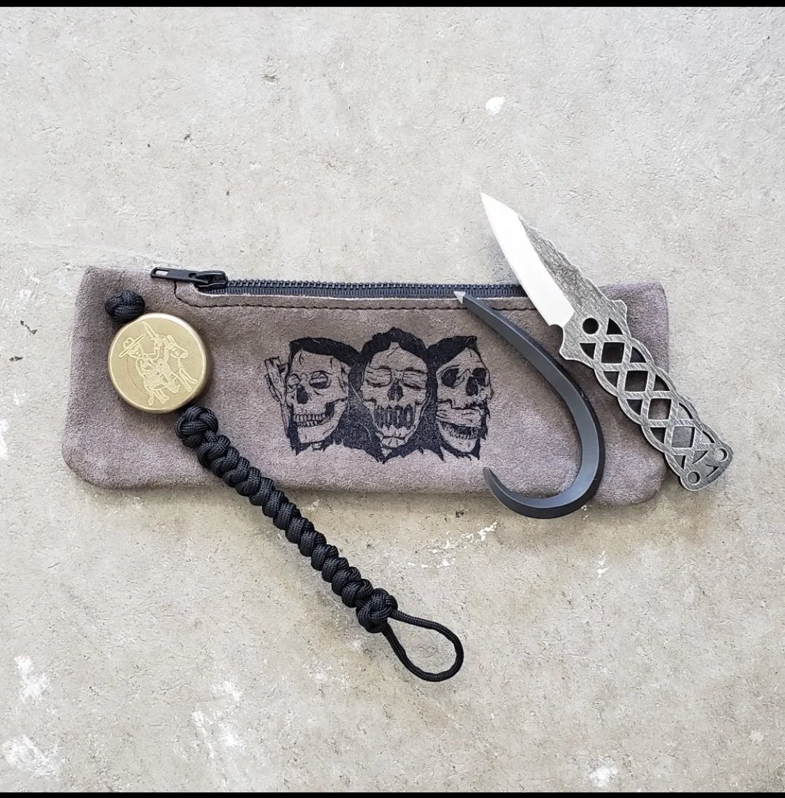 Always carry a spike and a blade—on your belt, in your pocket, even in a sack!
Picture from a customer 
#emersonknives 
#edc #fixedblade #spike