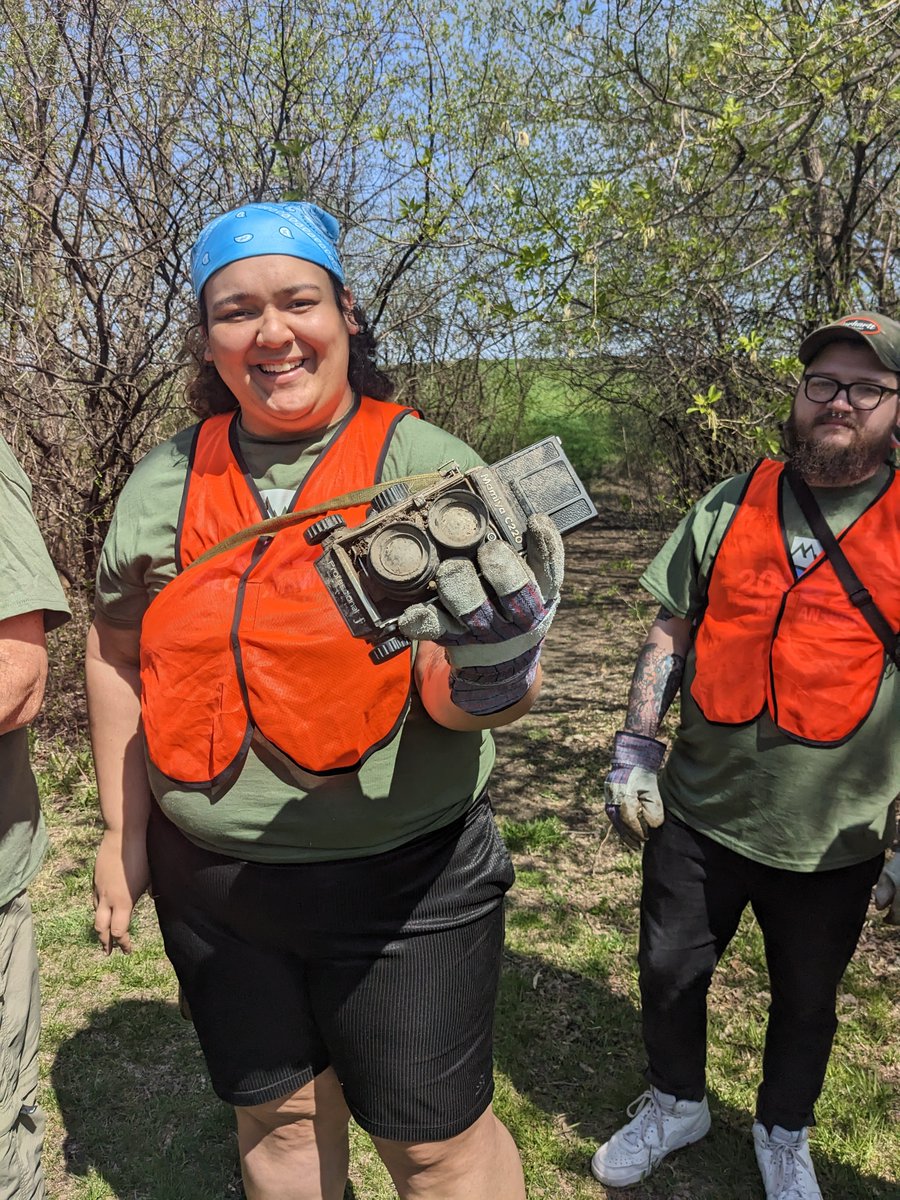 CycletheErie's tweet photo. For our next round of #CanalCleanSweep awards, we're highlighting the strangest objects found out on the trail 😱

🤠 A cowboy boot found by the Middleport Beautification Committee
📸 A camera found near Dewitt by Team Al Stirpe
🦴 An animal skull found in Rotterdam by the FMHBHT https://t.co/imS7P074xh