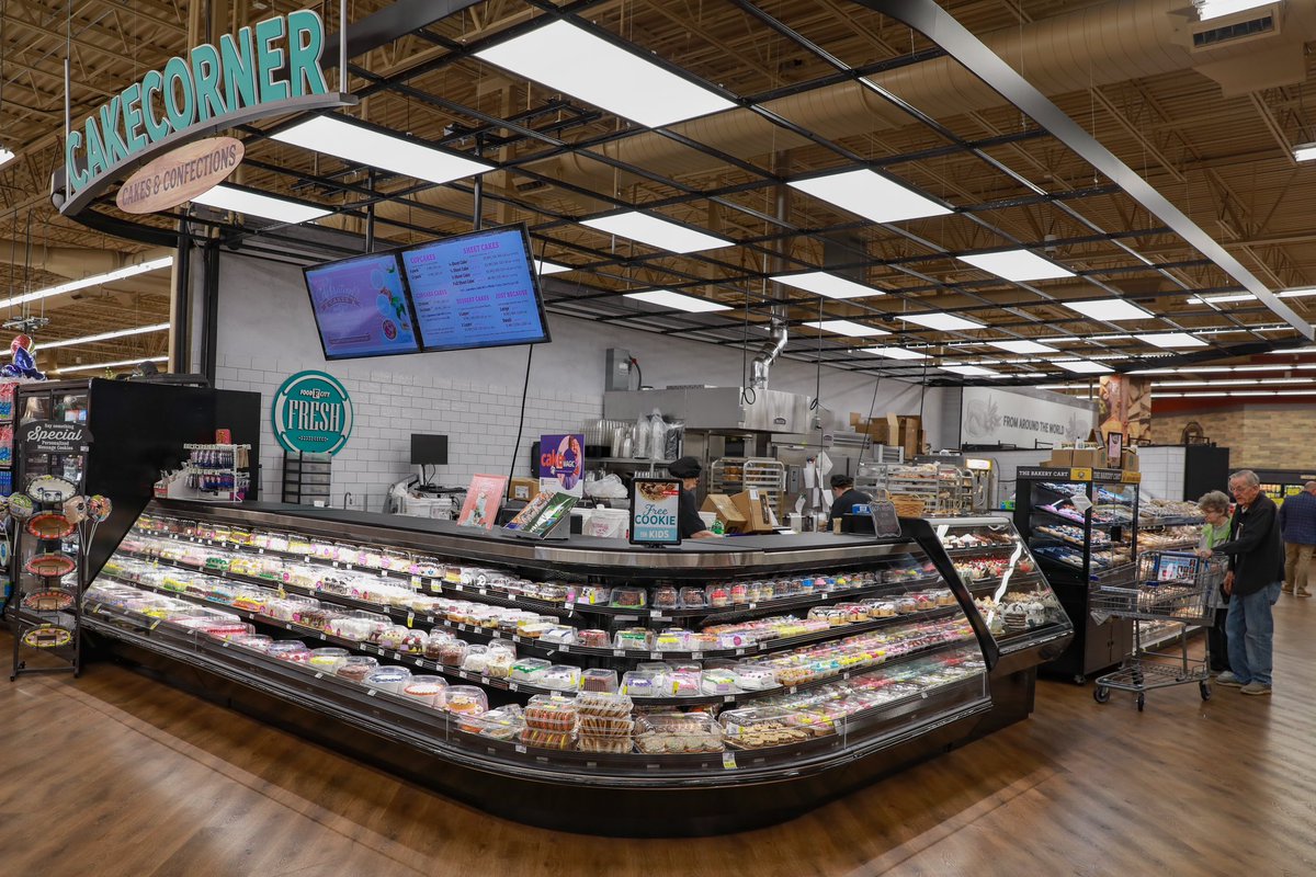 FoodCity's tweet photo. Yesterday, we held a Re-Grand Opening ceremony at our Fairfield Glade location! We’re excited to better serve this community with expanded departments and new features.
#REGrandOpening #RibbonCutting #Ceremony #FairfieldGlade #Tennessee #Crossville #FoodCity #ShopFoodCity https://t.co/wXFOSBXWFe