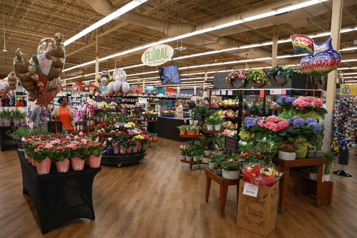 FoodCity's tweet photo. Yesterday, we held a Re-Grand Opening ceremony at our Fairfield Glade location! We’re excited to better serve this community with expanded departments and new features.
#REGrandOpening #RibbonCutting #Ceremony #FairfieldGlade #Tennessee #Crossville #FoodCity #ShopFoodCity https://t.co/wXFOSBXWFe