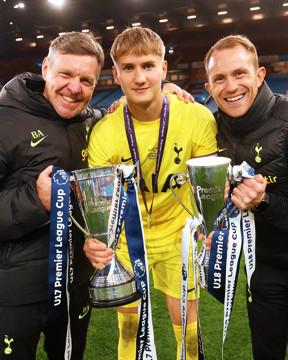 SpursOfficial's tweet photo. U17s and U18s Premier League Cup winners 🤍 https://t.co/Is0lKPxDfm