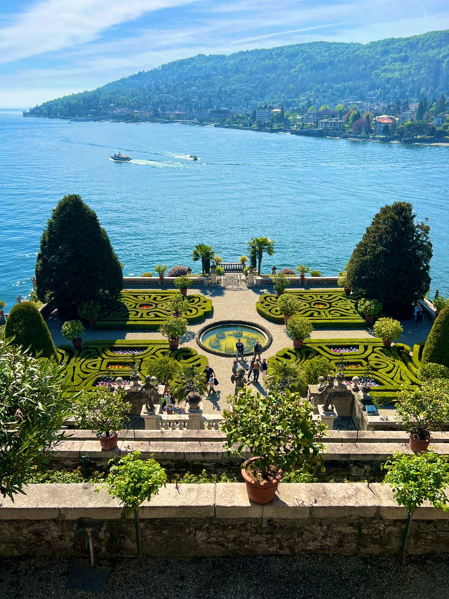 #ThrowbackThursday to the incredible Lago Maggiore. Where would you like to throwback to? #italy #italia << bit.ly/3LCzOsc >> #travel #traveltribe