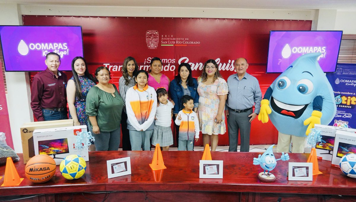 SantosGonzalezY's tweet photo. Ya tenemos a los ganadores del concurso para darle nombre a la “gotita” de Oomapas SLRC. Desde hoy se llama “DROP” ¡Felicidades a todas las y los pequeños participantes!💧👏 

🥇Emma Janelle Rodríguez Medina 
🥈José Ángel Pallanes Castro 
🥉 Raquel de Jesús Álvarez Moreno https://t.co/WTL0gvK9Qh