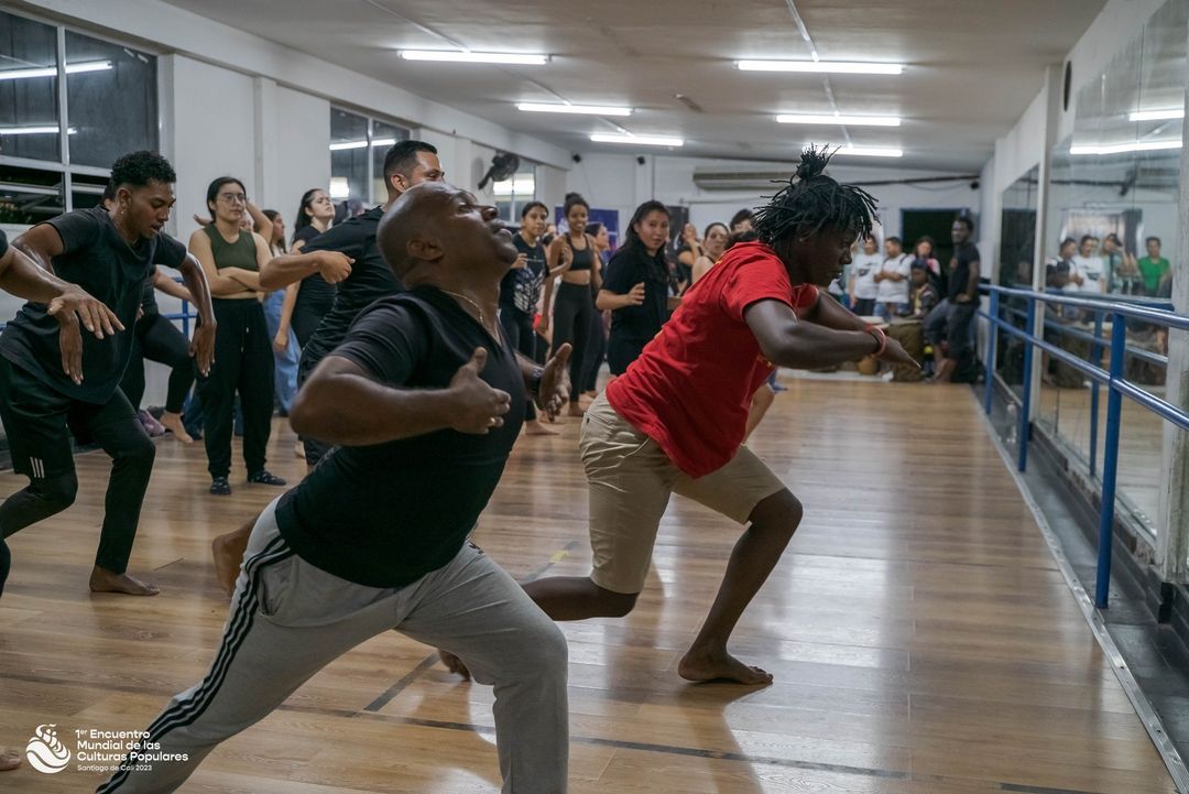 IUIPCCali's tweet photo. Kenia 🇰🇪 y Polonia 🇵🇱,  solo necesitaron la danza y la música para comunicase con nuestros/as estudiantes  #IPCCali en el I Encuentro Mundial de Culturas Populares  💃🎶🌎 , durante las clases abiertas que dictaron en nuestra sede Porvenir.
 #CaliEsCulturaPopular https://t.co/DXNJQdCdvu