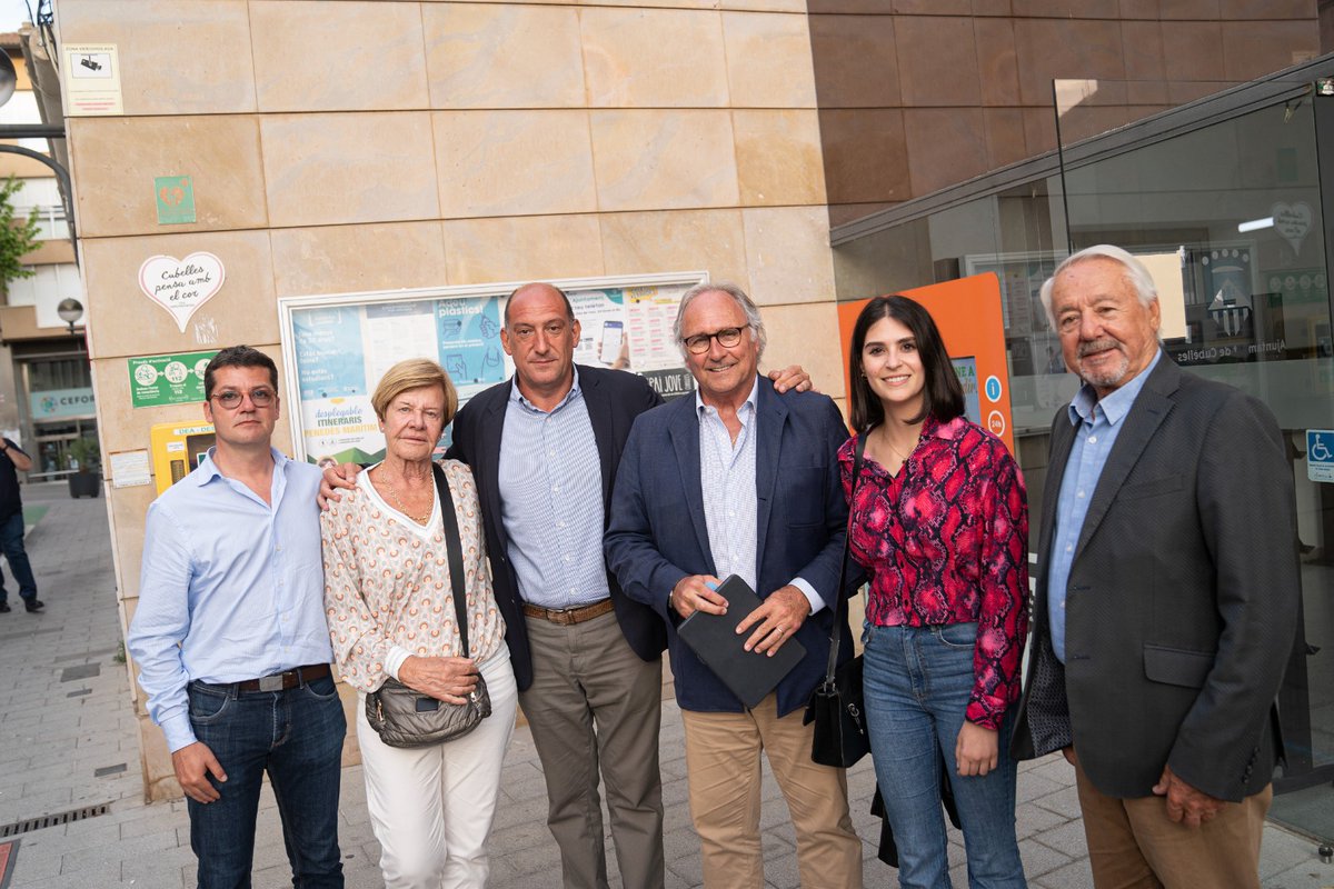 vox_barcelona's tweet photo. Magnífico acto hoy en #Cubelles con nuestro diputado nacional @JuanjoAizcorbe y los alcaldables Jorge Mena y José Antonio Gilabert.

El 28M cuidaremos nuestra patria desde los Ayuntamientos defendiendo los verdaderos intereses de los vecinos.💪🇪🇸

#CuidaLoTuyo
#CuidaCubelles https://t.co/hduh645ZfP