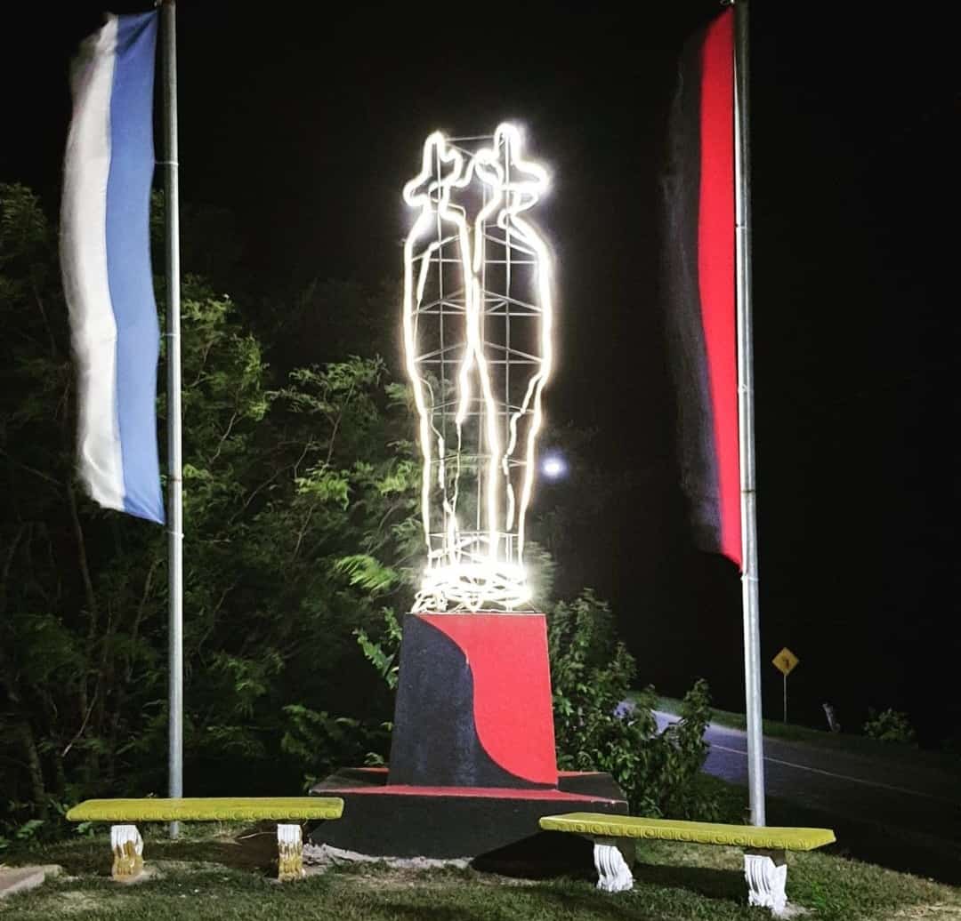 Me encanta visitar las ciudades de mi país y siempre que veo un monumento dedicado a Sandino, le tomo foto. He aquí algunos:

San Nicolás, Estelí.
#MayoVivaSandino #UnidosEnVictorias