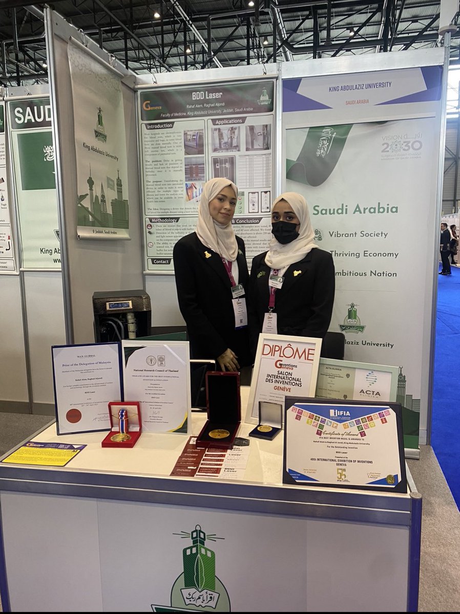 رهف عالم ورغد الجندي  تحصدان  الميدالية الذهبية مع شرف لجنة التحكيم🏅 وجائزة أفضل اختراع في المعرض من منظمه IFIA الدولية🏆 بالإضافة إلى جوائز من الوفد السويسري والماليزي والتايلندي🎖في معرض جنيف الدولي للإختراعات 2023 🇸🇦👏🏻