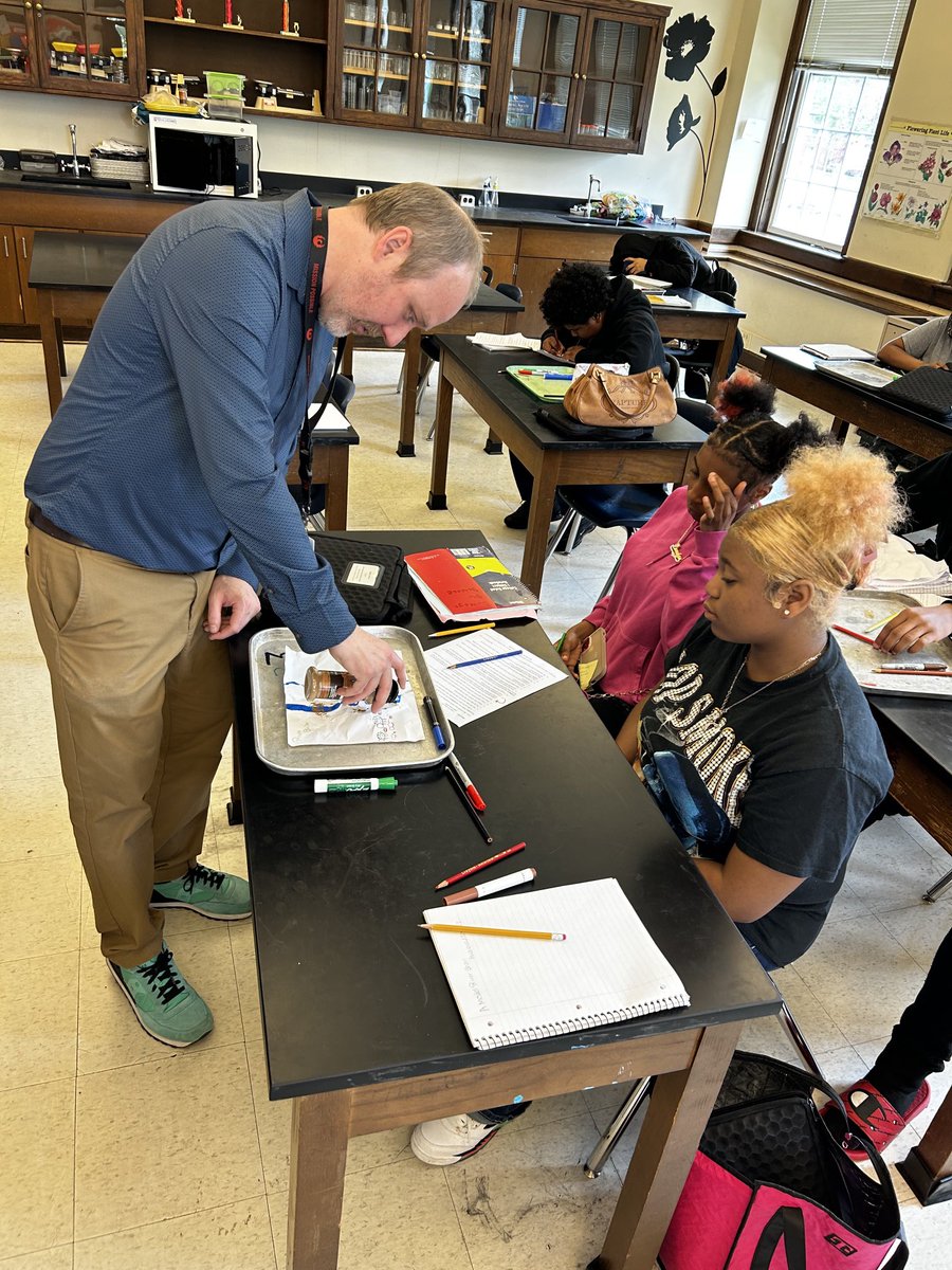 muddmail222's tweet photo. Yesterday, Mr. Mills’ Ss did a wonderful job creating model river basins and adding many features. When Mr. Mills and I added pollution and precipitation to their models, Ss understood how pollution in runoff impacts water quality. @wspaphoenix #wedosciencewell https://t.co/fB0yj2JO7w