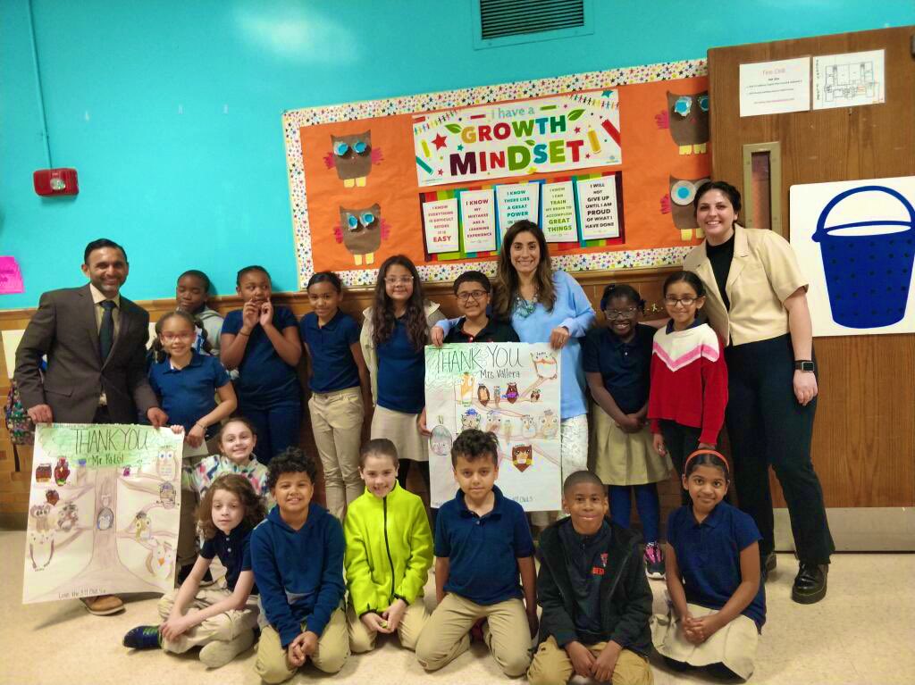 BetancesOwls's tweet image. It’s been a special week @BetancesOwls . We are grateful for all of the celebrations, projects, performances &amp;amp; cards our staff and students have surprised us with this week for Principal Appreciation Week 🦉 #ProudPrincipal #ProudAssistantPrincipal @HartfordSuper @Hartford_Public