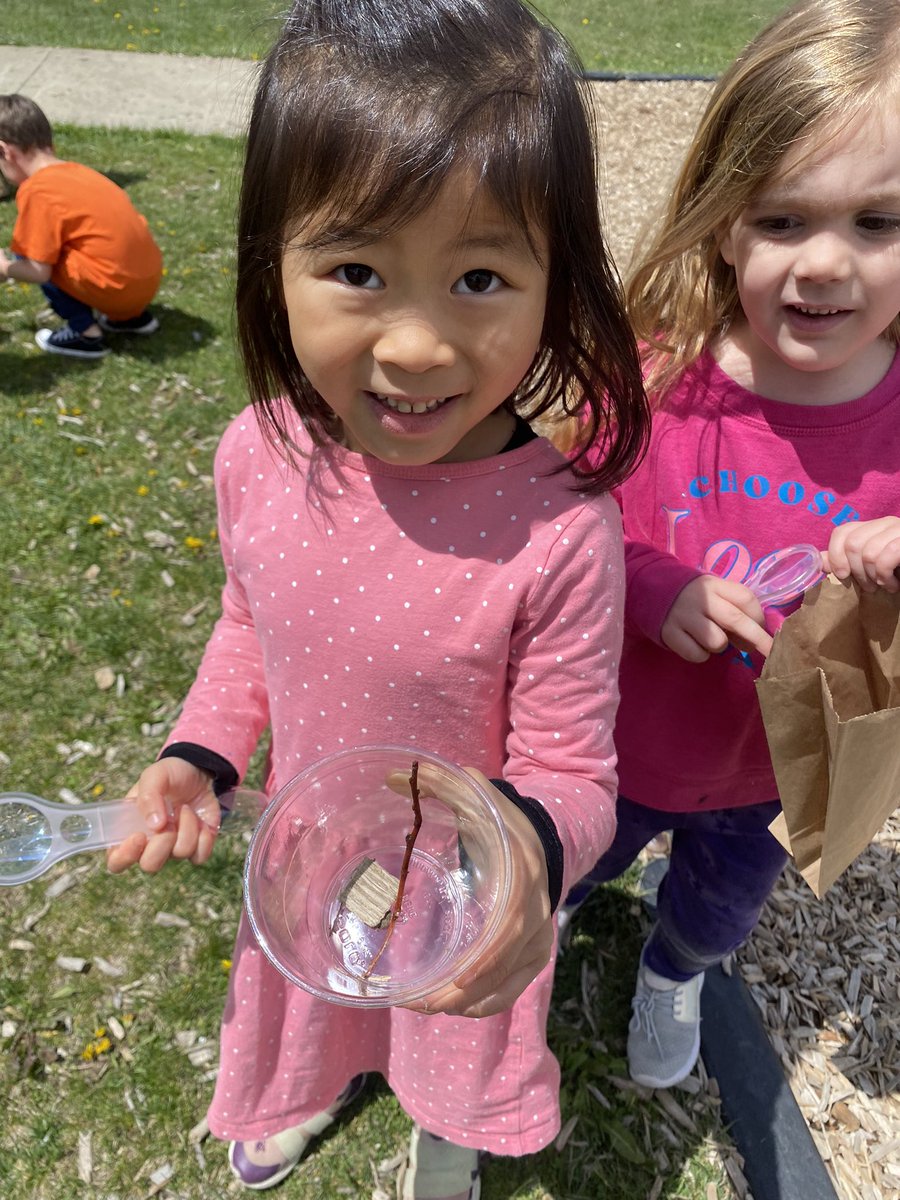 Schoolyard detectives are hard at work looking for living and non-living things. 🐛🐜 #martellkinders #onetroy <a href="/martellmustangs/">Martell Elementary School</a>