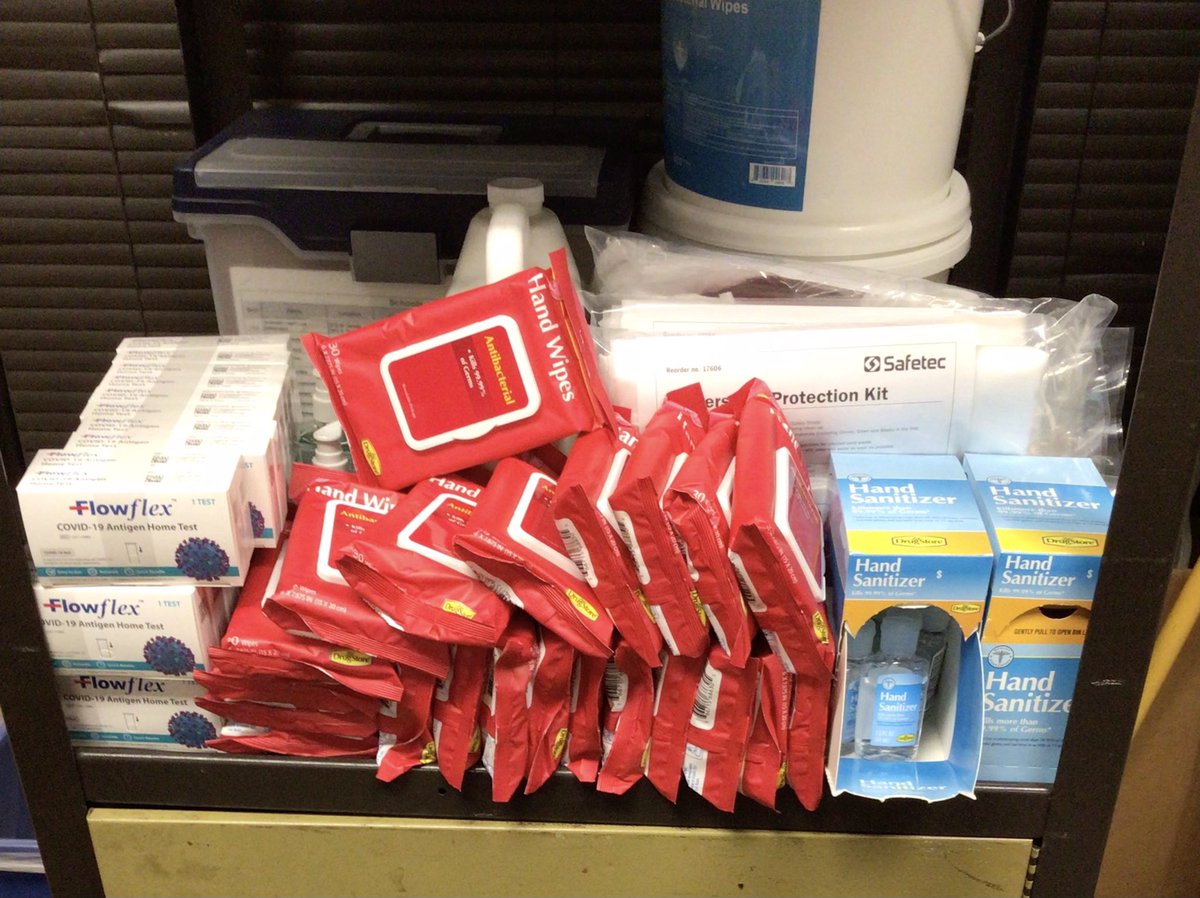 ChicagoCAPS14's tweet photo. We would like to say THANK YOU to Alderman @RLopez15thWard for dropping off personal protective equipment and supplies for the officers in the 14th District. We appreciate your support! https://t.co/w5LBIUrt5X