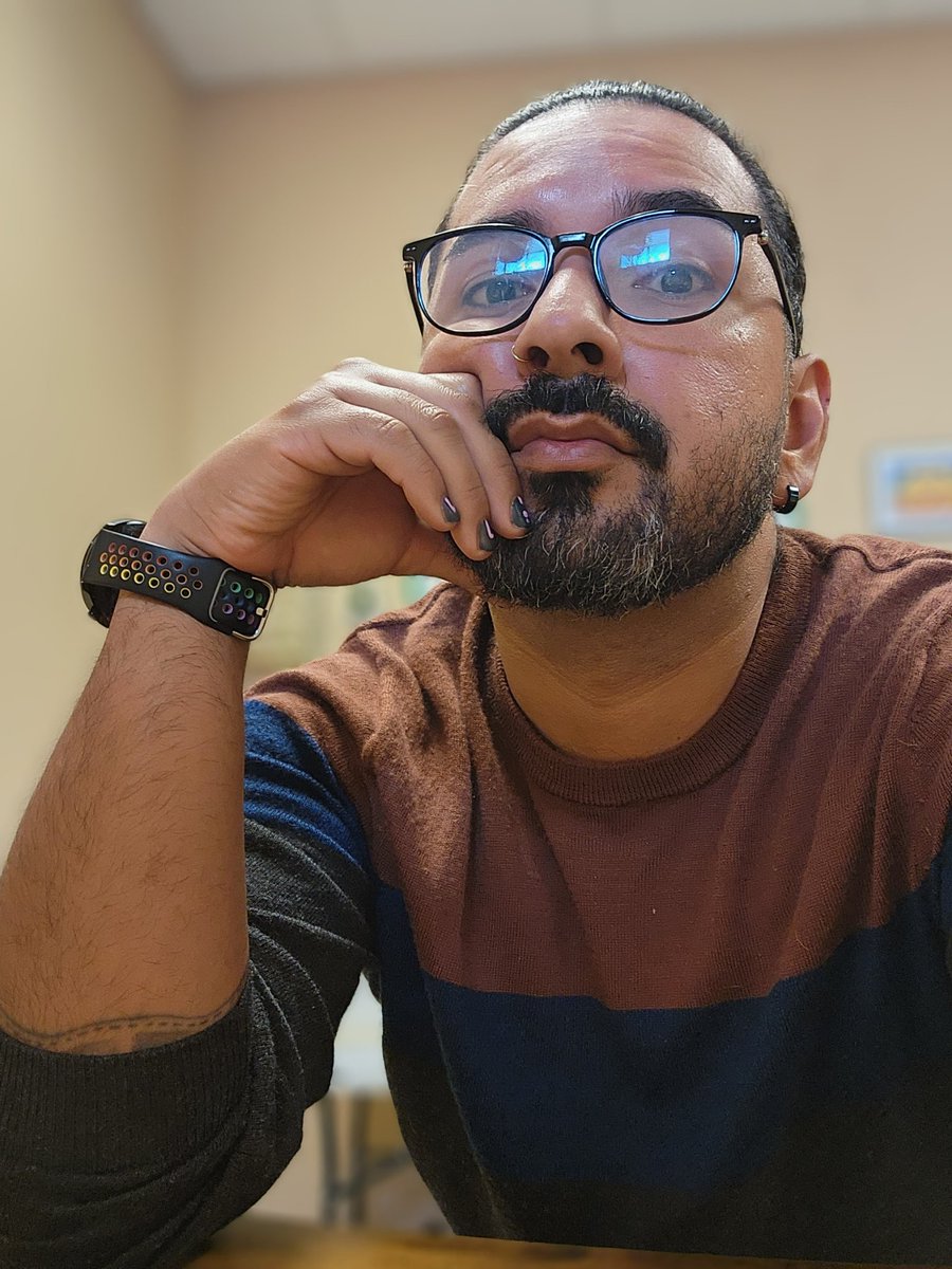 simpl3_3ddy's tweet photo. Outwardly productive but internally craving to be lazy at work today..... https://t.co/D9Ztfq5T8t