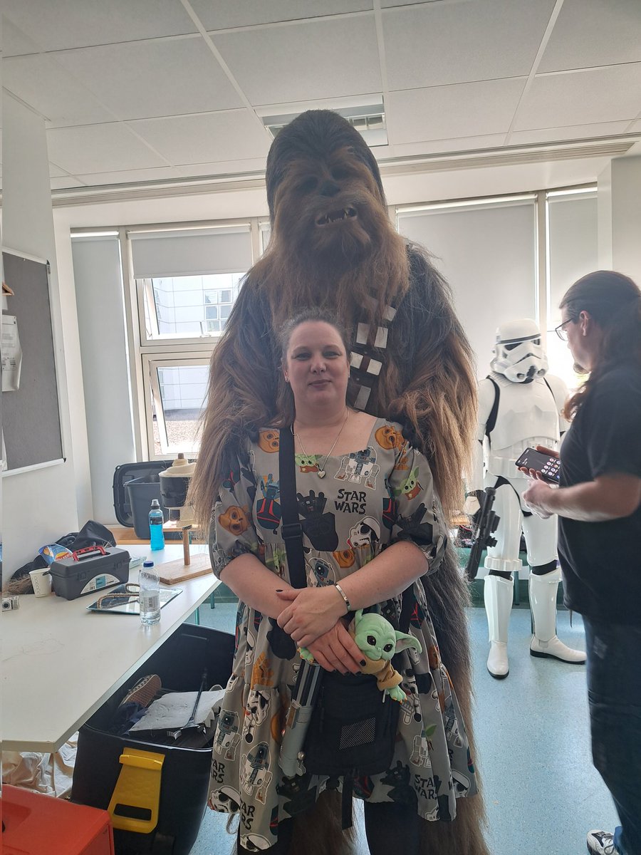 Julie Taylor tweet media