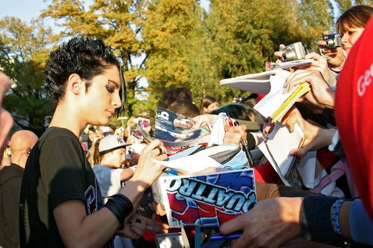 Autographs at Jugendnesse YOU, 2005: Bill and Tom Kaulitz.