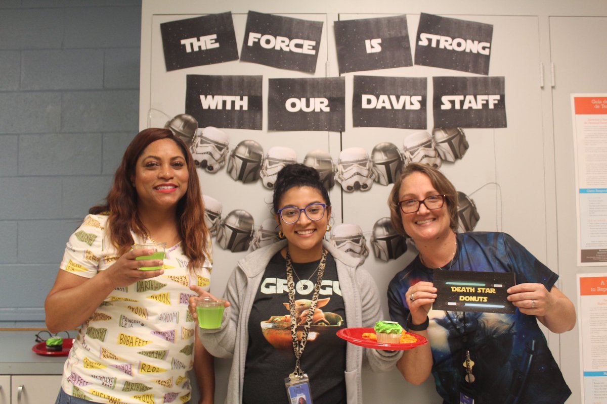 JODavisES1's tweet photo. Thanks to our campus ambassadors for the Galaxy goodies for #MayThe4thBeWithYou ✨ @dsilosDavisES @csdougl63 #JODsquad #ThePowerofUs #PowerofPositivity #IISDCLA #positivitydrivers @SEL_Champions https://t.co/xdioLIjxsN