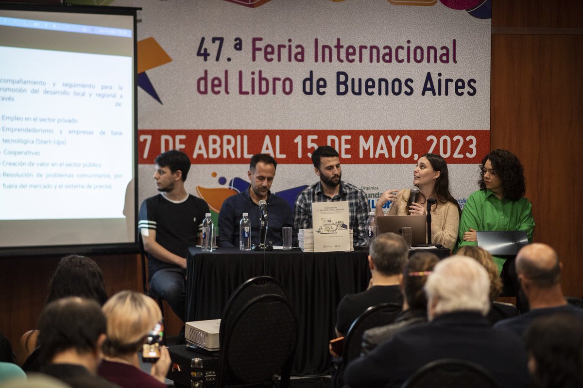 agenciaidiar's tweet photo. 📚 #LaAgenciaEnLaFeria

Presentamos el libro "Tecnotecas para la innovación popular: reconocimiento, formación y articulación productiva de los saberes tecnosociales de las juventudes" 

➡️ Junto a @ciecti y las palabras de @celes21 @jhacklife @davidmassimino @marinitacalleia https://t.co/6p8sLlRiNJ
